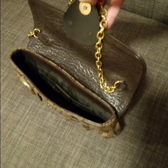 Gucci Monogrammed Beige/Tan Patent Leather Clutch - Picture 3 of 3